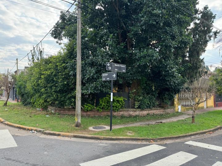 MARTIN FIERRO 172  - TERRENO DE ESQUINA - EXCELENTE UBICACIÓN -