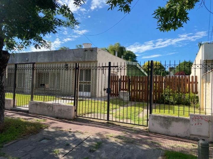 PAGO LARGO 264   - CASA 3 DORMITORIOS C/COCHERA  -