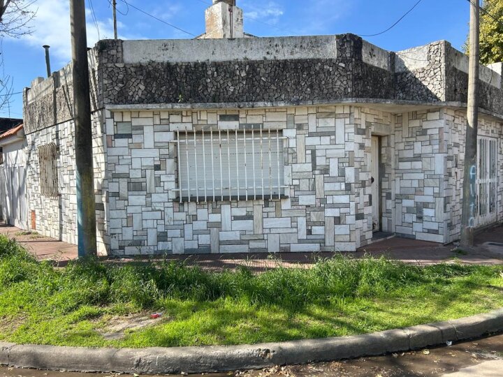 UGARTE 994 - CASA A RECICLAR -